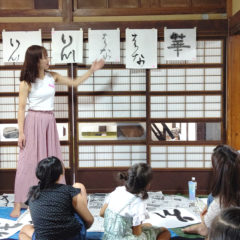 無限未来の書道教室を長野県千曲市にて運営する書家、島田蒼月。